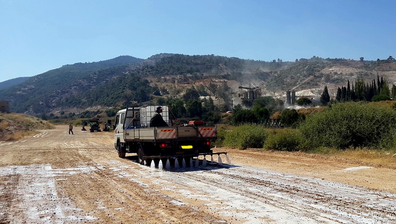 מניעת אבק בדרכי עפר